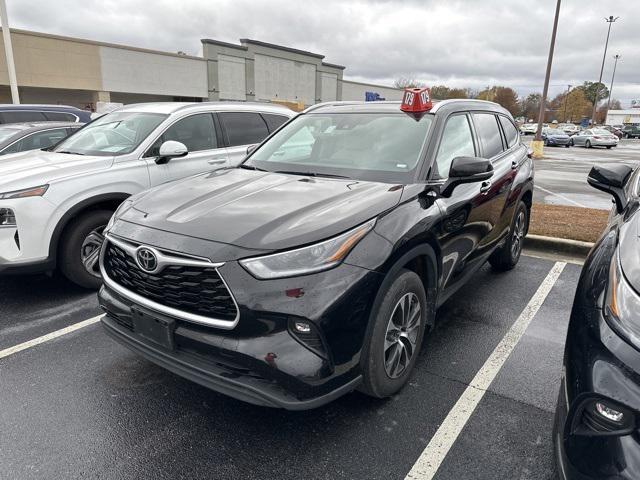 used 2021 Toyota Highlander car, priced at $33,500