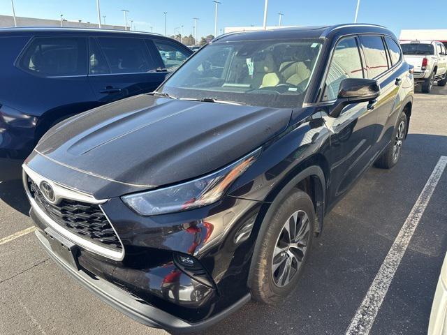 used 2021 Toyota Highlander car, priced at $33,200