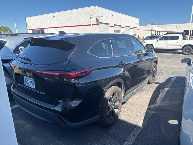 used 2022 Toyota Highlander car, priced at $34,000