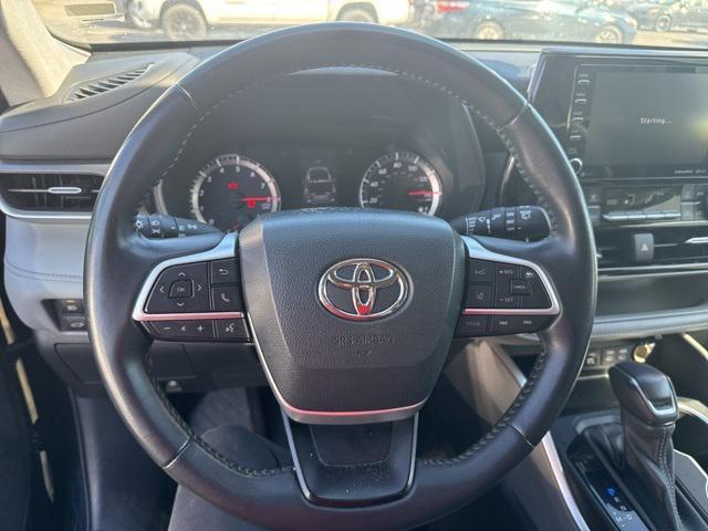 used 2022 Toyota Highlander car, priced at $34,000