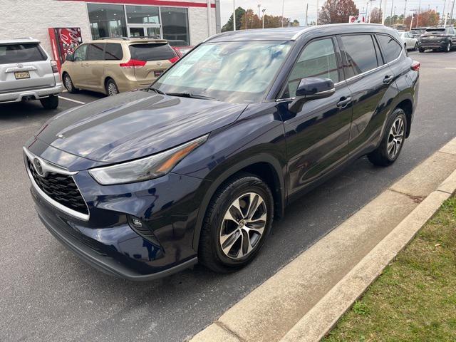 used 2022 Toyota Highlander car, priced at $36,000