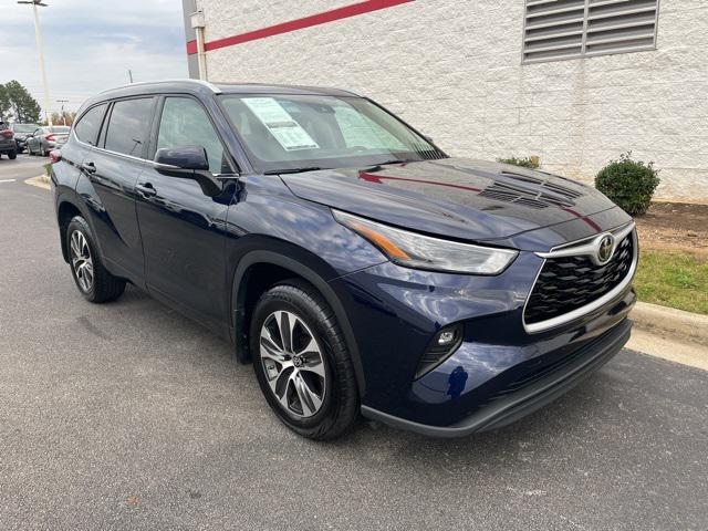 used 2022 Toyota Highlander car, priced at $36,000