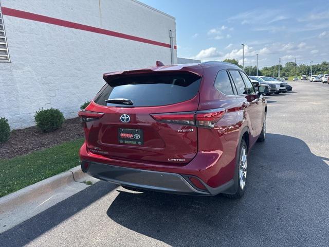 used 2021 Toyota Highlander Hybrid car, priced at $38,900