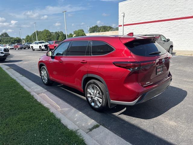 used 2021 Toyota Highlander Hybrid car, priced at $38,900
