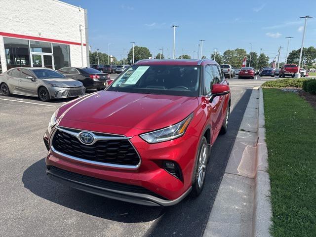 used 2021 Toyota Highlander Hybrid car, priced at $38,900