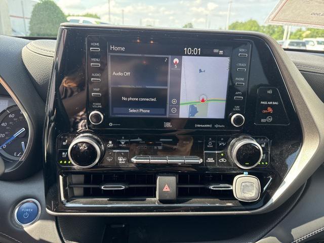 used 2021 Toyota Highlander Hybrid car, priced at $38,900
