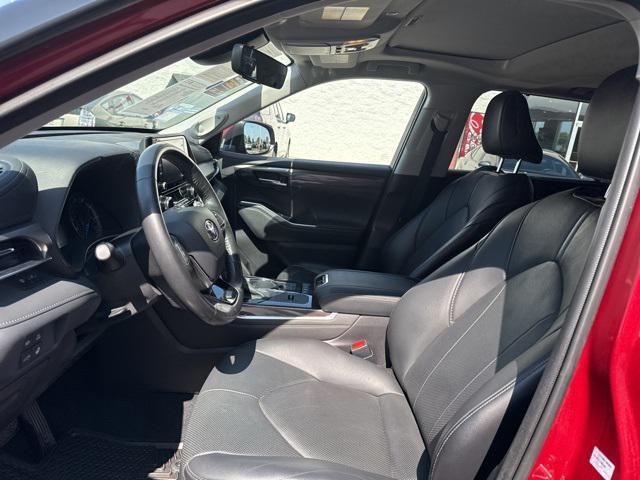 used 2021 Toyota Highlander Hybrid car, priced at $38,900