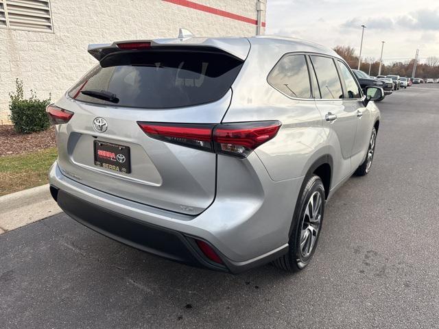 used 2023 Toyota Highlander car, priced at $34,500