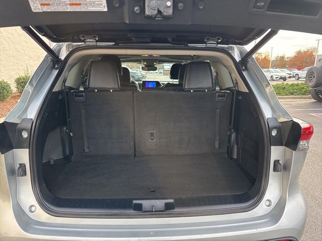 used 2023 Toyota Highlander car, priced at $34,500