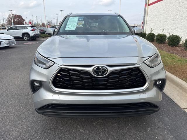 used 2023 Toyota Highlander car, priced at $34,500