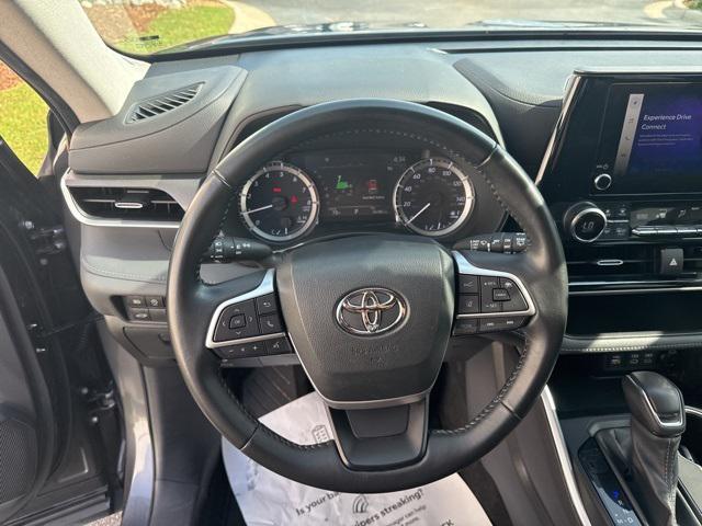 used 2023 Toyota Highlander car, priced at $34,900