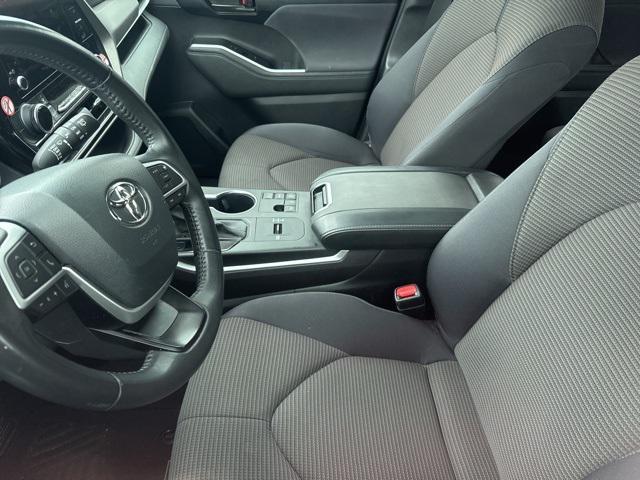 used 2023 Toyota Highlander car, priced at $34,900