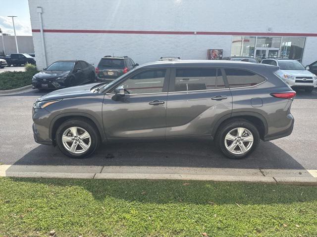 used 2023 Toyota Highlander car, priced at $34,900