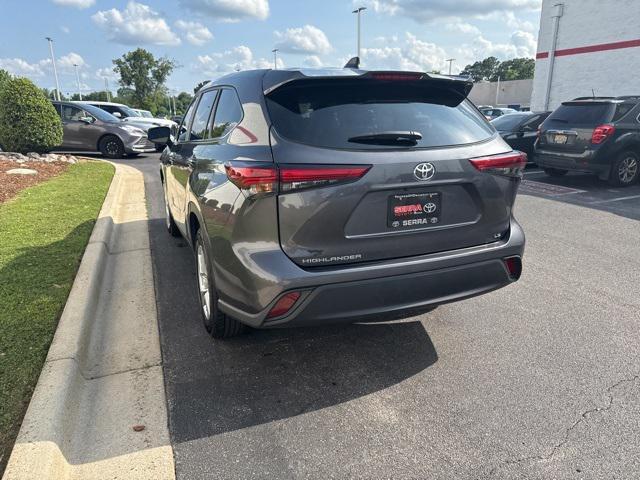 used 2023 Toyota Highlander car, priced at $34,900