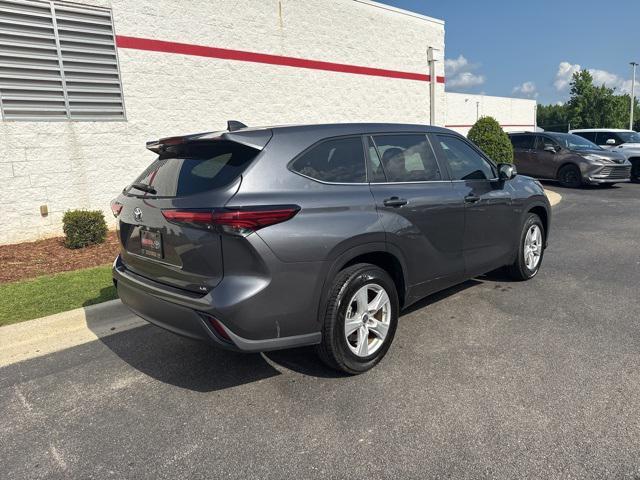 used 2023 Toyota Highlander car, priced at $34,900