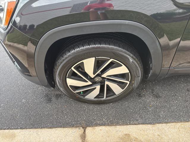 used 2024 Volkswagen Atlas car, priced at $30,500