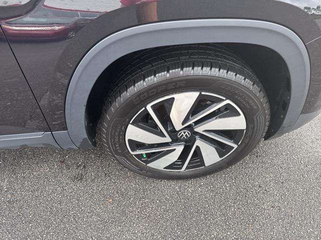 used 2024 Volkswagen Atlas car, priced at $30,500