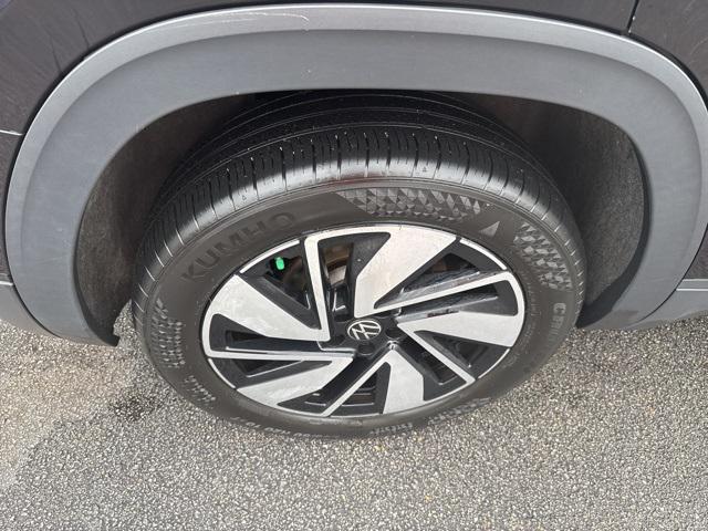 used 2024 Volkswagen Atlas car, priced at $30,500