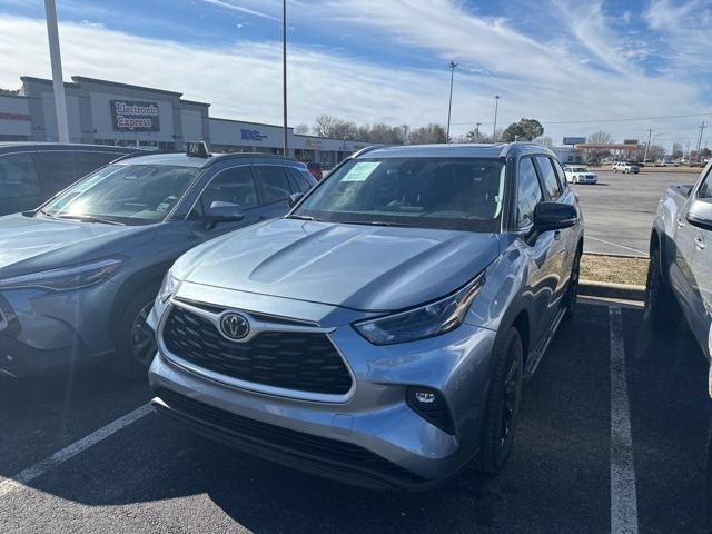 used 2023 Toyota Highlander car, priced at $36,800