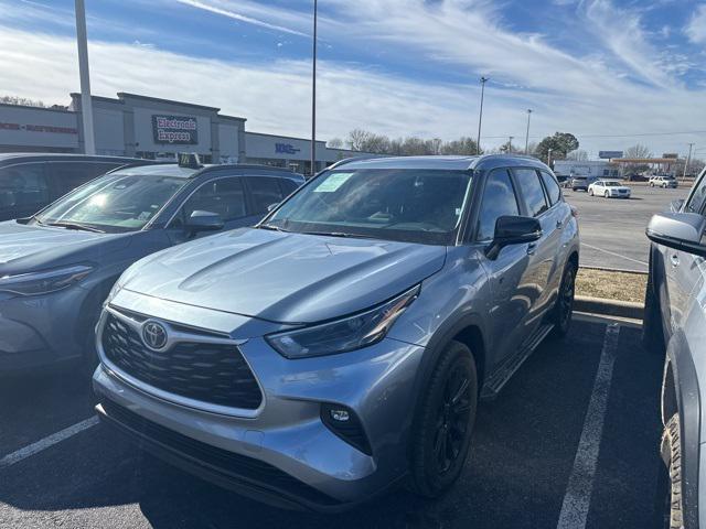 used 2023 Toyota Highlander car, priced at $36,800