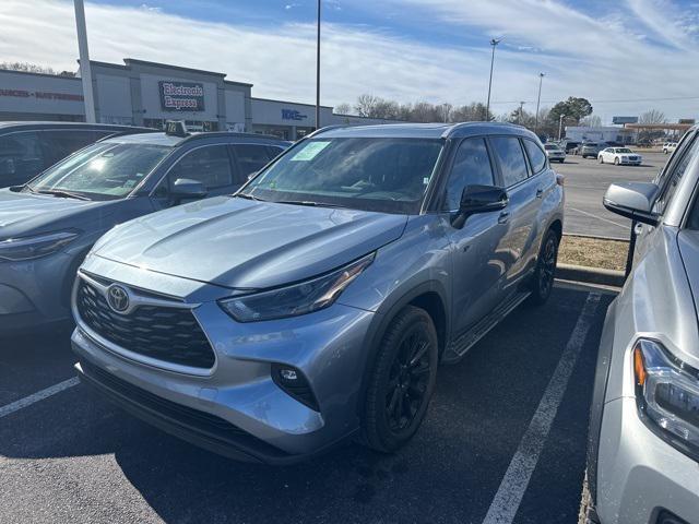 used 2023 Toyota Highlander car, priced at $36,800