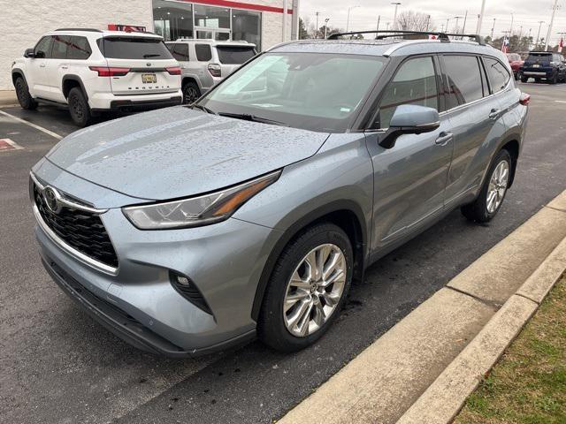 used 2023 Toyota Highlander car, priced at $41,500