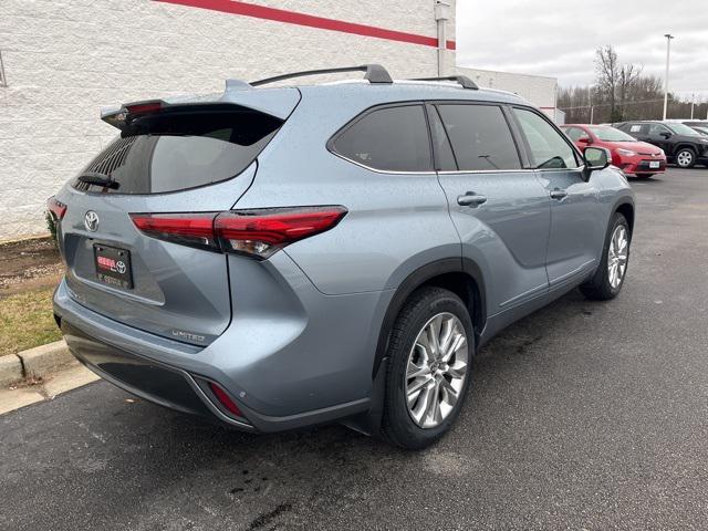 used 2023 Toyota Highlander car, priced at $41,500