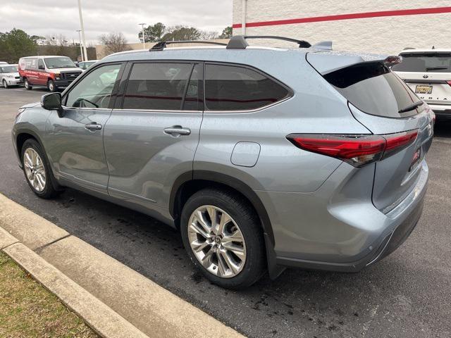 used 2023 Toyota Highlander car, priced at $41,500