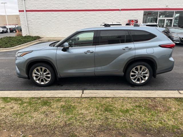 used 2023 Toyota Highlander car, priced at $41,500