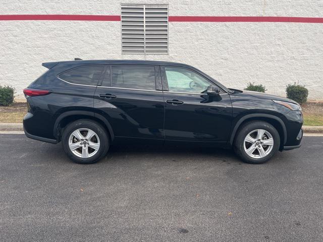 used 2022 Toyota Highlander car, priced at $29,000