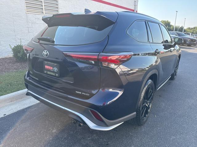 used 2024 Toyota Highlander car, priced at $40,900