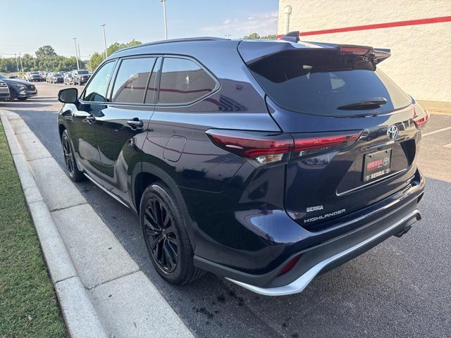 used 2024 Toyota Highlander car, priced at $40,900