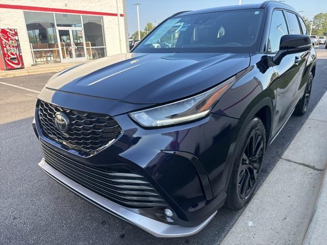 used 2024 Toyota Highlander car, priced at $40,900