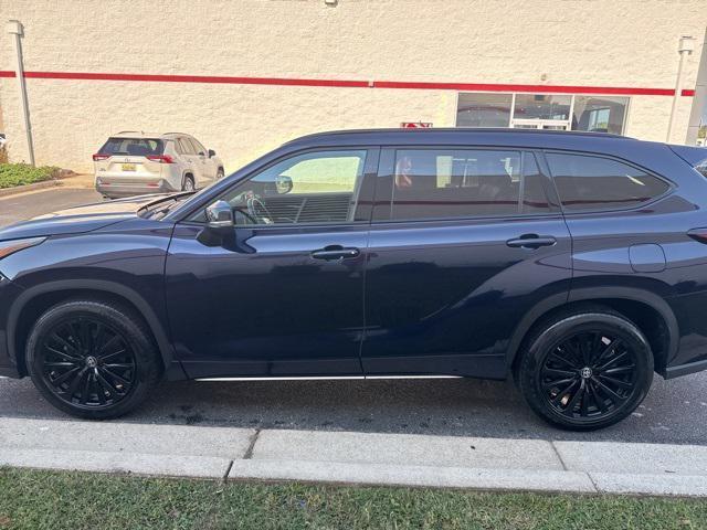 used 2024 Toyota Highlander car, priced at $40,900
