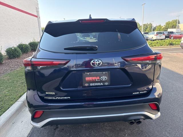 used 2024 Toyota Highlander car, priced at $40,900