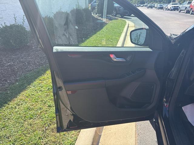 used 2023 Ford Escape car, priced at $22,500