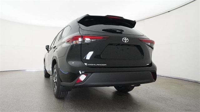 new 2025 Toyota Highlander Hybrid car, priced at $49,868