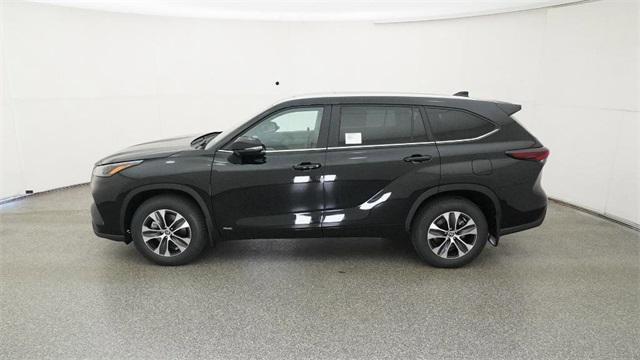 new 2025 Toyota Highlander Hybrid car, priced at $49,868
