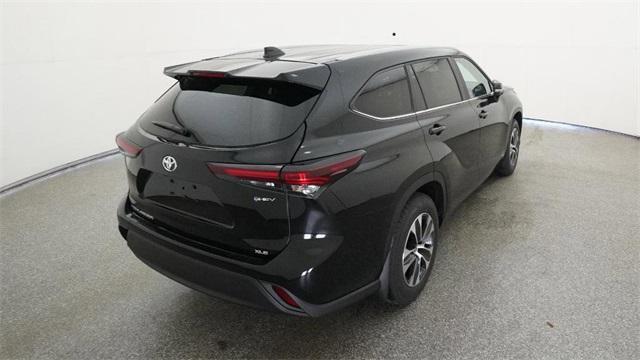 new 2025 Toyota Highlander Hybrid car, priced at $49,868