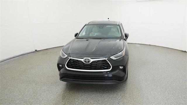 new 2025 Toyota Highlander Hybrid car, priced at $49,868
