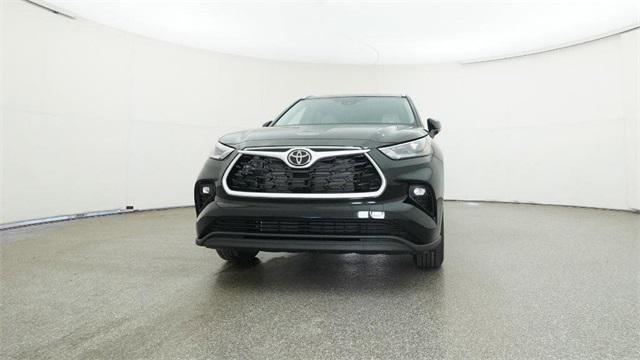 new 2025 Toyota Highlander Hybrid car, priced at $49,868