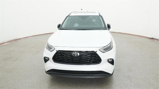 new 2025 Toyota Highlander Hybrid car, priced at $52,843