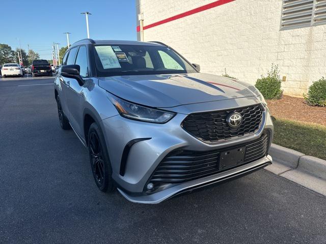 used 2024 Toyota Highlander car, priced at $40,900