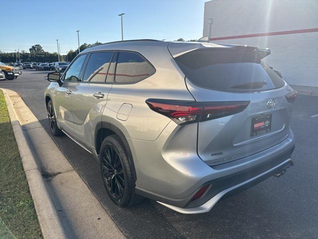 used 2024 Toyota Highlander car, priced at $38,000
