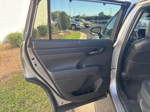 used 2024 Toyota Highlander car, priced at $38,000