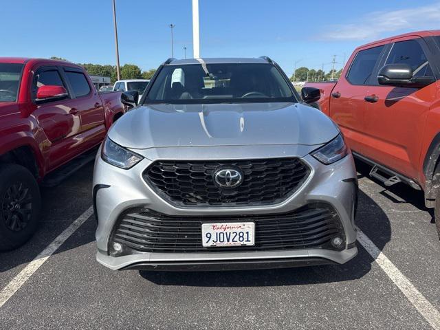used 2024 Toyota Highlander car, priced at $40,900