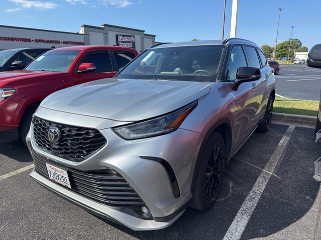 used 2024 Toyota Highlander car, priced at $40,900