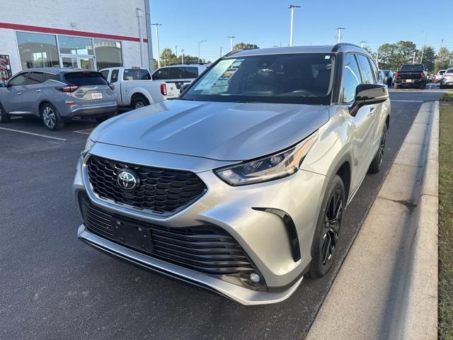 used 2024 Toyota Highlander car, priced at $38,000