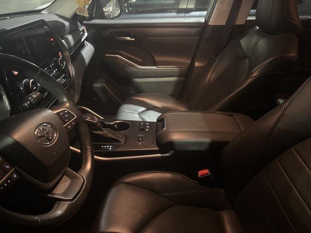 used 2023 Toyota Highlander car, priced at $34,500