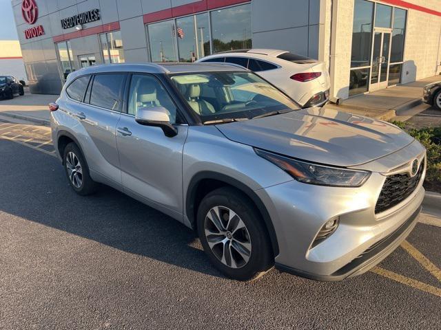 used 2022 Toyota Highlander car, priced at $33,500